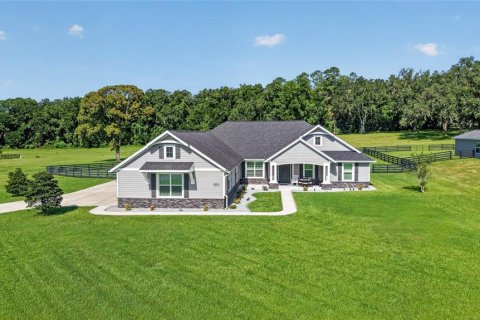 House in Ocala, Florida 3 bedrooms, 241.64 sq.m. № 2309010