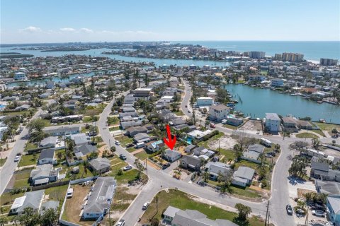 House in Madeira Beach, Florida 2 bedrooms, 82.22 sq.m. № 2151430