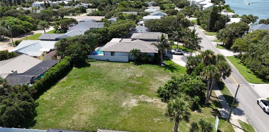 Land in New Smyrna Beach, Florida № 1879640