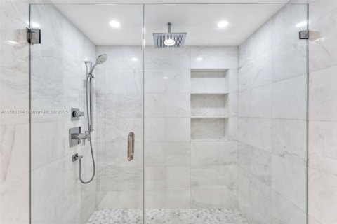 Condominio en alquiler en Miami, Florida, 3 dormitorios, 175.59 m2 № 2014977 - foto 20