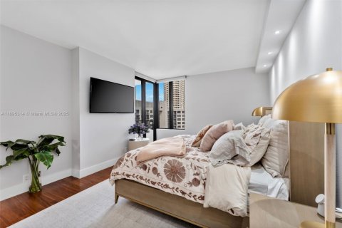 Condominio en alquiler en Miami, Florida, 3 dormitorios, 175.59 m2 № 2014977 - foto 19