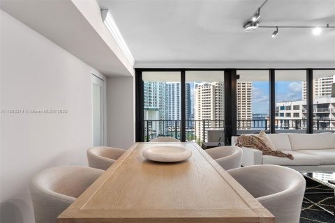 Condominio en alquiler en Miami, Florida, 3 dormitorios, 175.59 m2 № 2014977 - foto 13