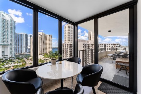 Condominio en alquiler en Miami, Florida, 3 dormitorios, 175.59 m2 № 2014977 - foto 7