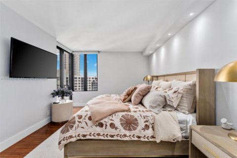 Condominio en alquiler en Miami, Florida, 3 dormitorios, 175.59 m2 № 2014977 - foto 18
