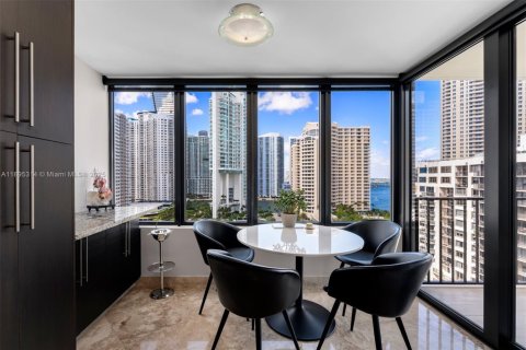 Condominio en alquiler en Miami, Florida, 3 dormitorios, 175.59 m2 № 2014977 - foto 6