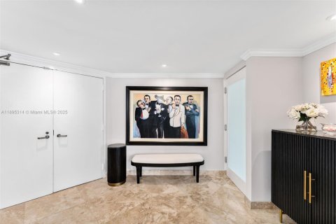 Condominio en alquiler en Miami, Florida, 3 dormitorios, 175.59 m2 № 2014977 - foto 2