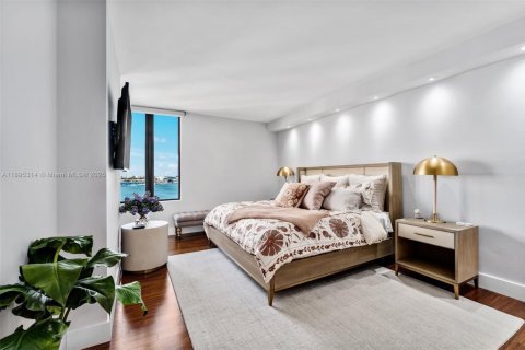Condominio en alquiler en Miami, Florida, 3 dormitorios, 175.59 m2 № 2014977 - foto 17