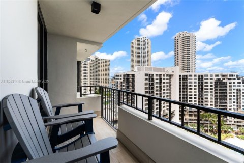 Condominio en alquiler en Miami, Florida, 3 dormitorios, 175.59 m2 № 2014977 - foto 23