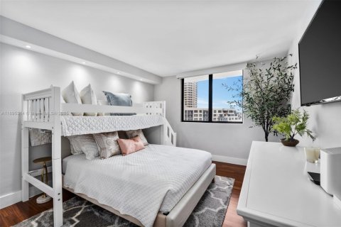 Condominio en alquiler en Miami, Florida, 3 dormitorios, 175.59 m2 № 2014977 - foto 14