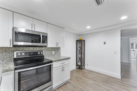 Condo in Weston, Florida, 2 bedrooms  № 2088044 - photo 10