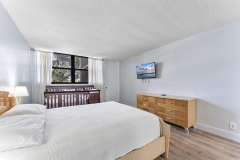 Condo in Weston, Florida, 2 bedrooms  № 2088044 - photo 13
