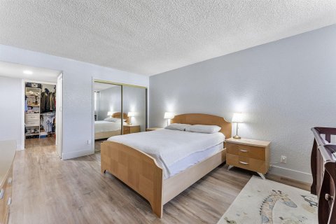 Condo in Weston, Florida, 2 bedrooms  № 2088044 - photo 11