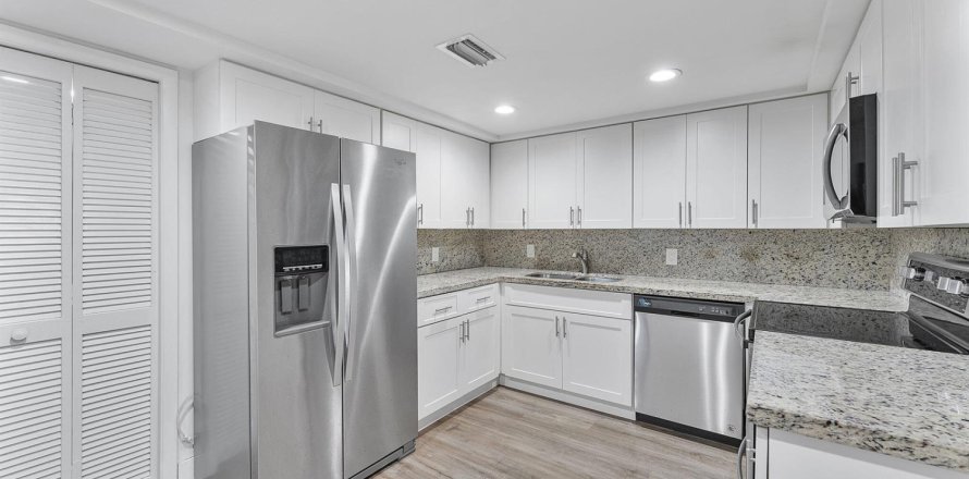 Condo in Weston, Florida, 2 bedrooms  № 2088044