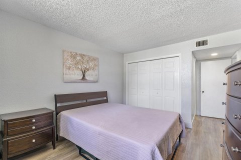 Condo in Weston, Florida, 2 bedrooms  № 2088044 - photo 17