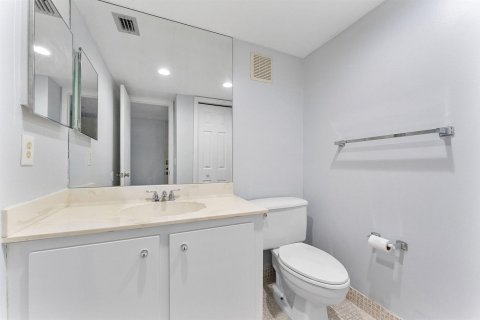 Condo in Weston, Florida, 2 bedrooms  № 2088044 - photo 14