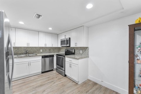 Condo in Weston, Florida, 2 bedrooms  № 2088044 - photo 21