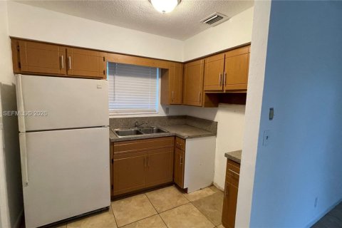 Immobilier commercial à Lauderhill, Floride 222.87 m2 № 2261185
