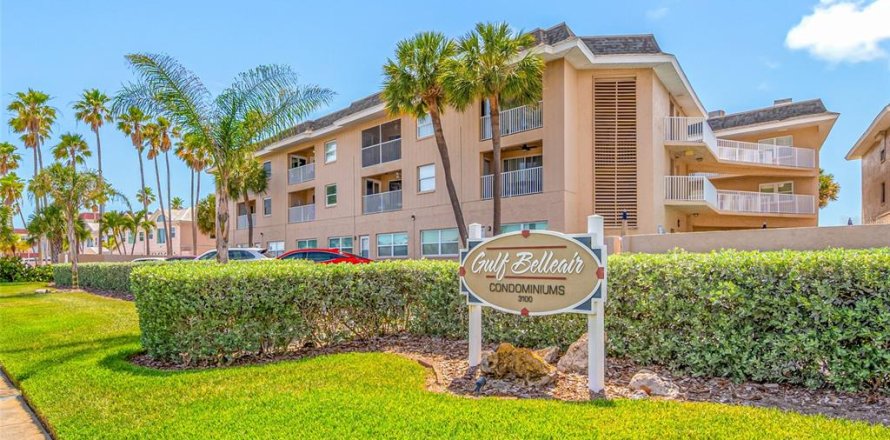 Condominio en Belleair Beach, Florida, 2 dormitorios № 2115977