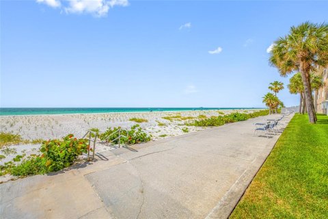 Condominio en venta en Belleair Beach, Florida, 2 dormitorios, 98.94 m2 № 2115977 - foto 11