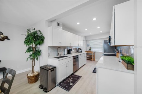 Condominio en venta en Belleair Beach, Florida, 2 dormitorios, 98.94 m2 № 2115977 - foto 30