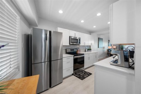 Condominio en venta en Belleair Beach, Florida, 2 dormitorios, 98.94 m2 № 2115977 - foto 28