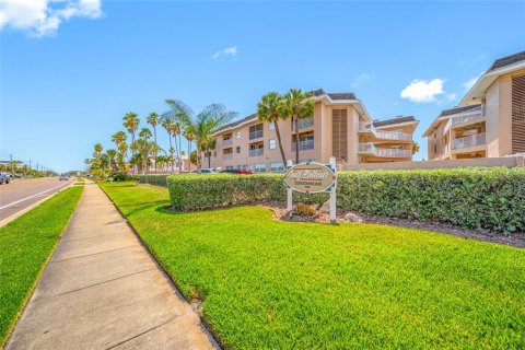 Condominio en venta en Belleair Beach, Florida, 2 dormitorios, 98.94 m2 № 2115977 - foto 2
