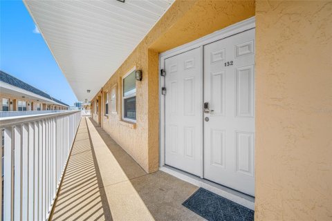 Condominio en venta en Belleair Beach, Florida, 2 dormitorios, 98.94 m2 № 2115977 - foto 8