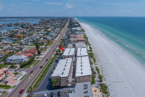 Condominio en venta en Belleair Beach, Florida, 2 dormitorios, 98.94 m2 № 2115977 - foto 14