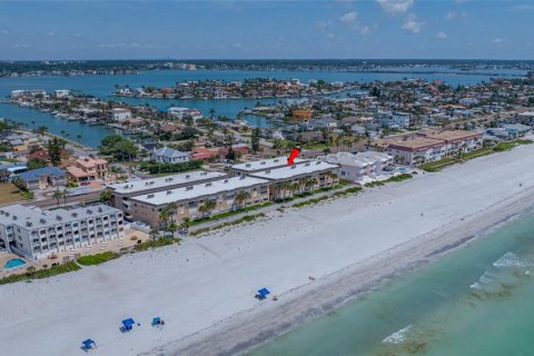 Condominio en venta en Belleair Beach, Florida, 2 dormitorios, 98.94 m2 № 2115977 - foto 15