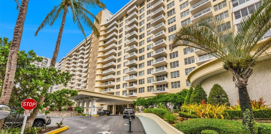 Condominio en Miami Beach, Florida, 2 dormitorios № 2034365