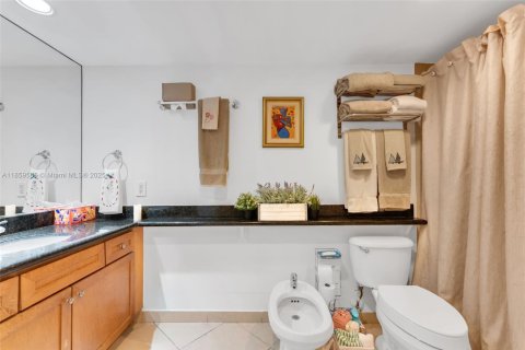 Condominio en venta en Miami Beach, Florida, 2 dormitorios, 110.55 m2 № 2034365 - foto 13