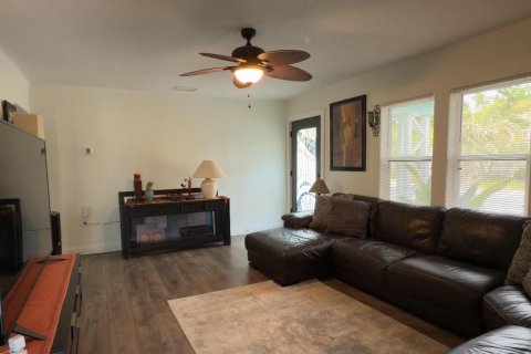 House in Gulfport, Florida 3 bedrooms, 140.56 sq.m. № 1616366 - photo 7