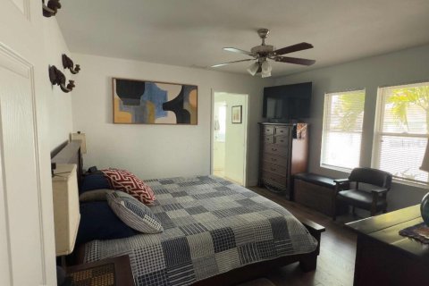House in Gulfport, Florida 3 bedrooms, 140.56 sq.m. № 1616366 - photo 8