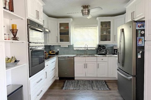 House in Gulfport, Florida 3 bedrooms, 140.56 sq.m. № 1616366 - photo 5