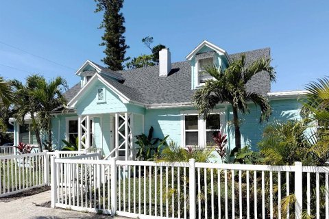 House in Gulfport, Florida 3 bedrooms, 140.56 sq.m. № 1616366 - photo 1