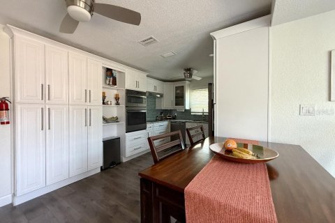 House in Gulfport, Florida 3 bedrooms, 140.56 sq.m. № 1616366 - photo 4