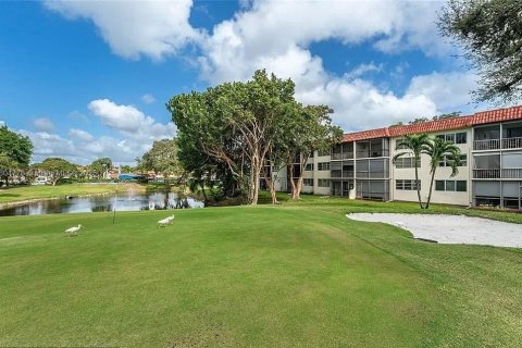 Condominio en venta en Pembroke Pines, Florida, 2 dormitorios, 108.7 m2 № 1977735 - foto 1