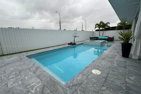 Casa en venta en Sweetwater, Florida, 4 dormitorios, 201.23 m2 № 1763890 - foto 24
