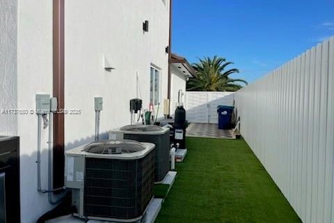 Casa en venta en Sweetwater, Florida, 4 dormitorios, 201.23 m2 № 1763890 - foto 10