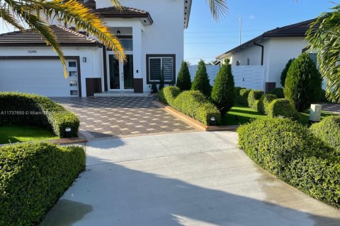 Casa en venta en Sweetwater, Florida, 4 dormitorios, 201.23 m2 № 1763890 - foto 2