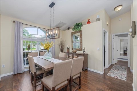 House in New Port Richey, Florida 4 bedrooms, 164.99 sq.m. № 1869154 - photo 8