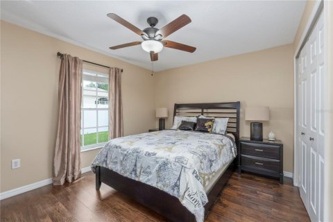 House in New Port Richey, Florida 4 bedrooms, 164.99 sq.m. № 1869154 - photo 28