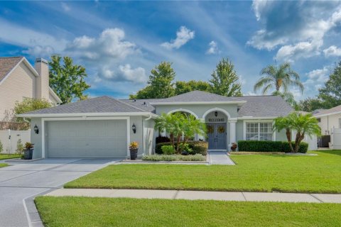 House in New Port Richey, Florida 4 bedrooms, 164.99 sq.m. № 1869154 - photo 1