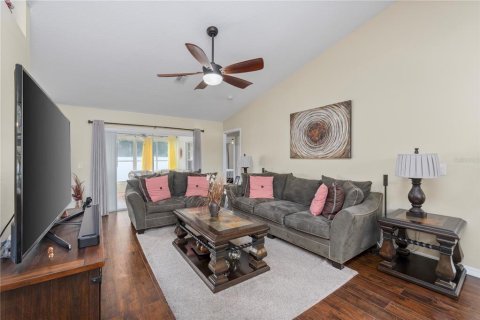 House in New Port Richey, Florida 4 bedrooms, 164.99 sq.m. № 1869154 - photo 10