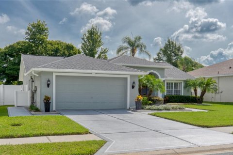 House in New Port Richey, Florida 4 bedrooms, 164.99 sq.m. № 1869154 - photo 4
