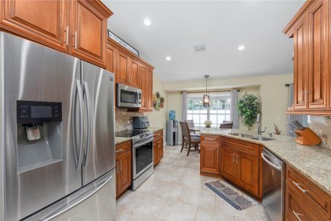 House in New Port Richey, Florida 4 bedrooms, 164.99 sq.m. № 1869154 - photo 19