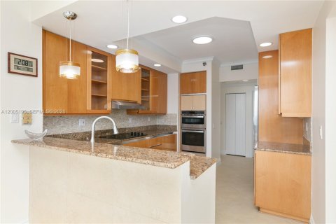 Condominio en venta en Aventura, Florida, 2 dormitorios, 203.46 m2 № 2074340 - foto 16