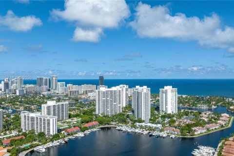 Condominio en venta en Aventura, Florida, 2 dormitorios, 203.46 m2 № 2074340 - foto 20