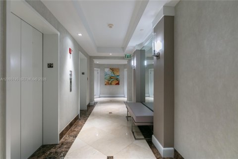 Condominio en venta en Aventura, Florida, 2 dormitorios, 203.46 m2 № 2074340 - foto 3