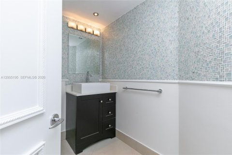 Condominio en venta en Aventura, Florida, 2 dormitorios, 203.46 m2 № 2074340 - foto 11